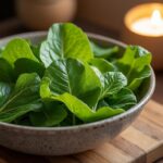 découvrez comment manger de la mâche le soir peut améliorer votre digestion et favoriser un sommeil réparateur grâce à ses bienfaits naturels.